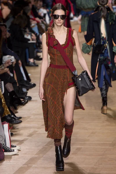 Look 12